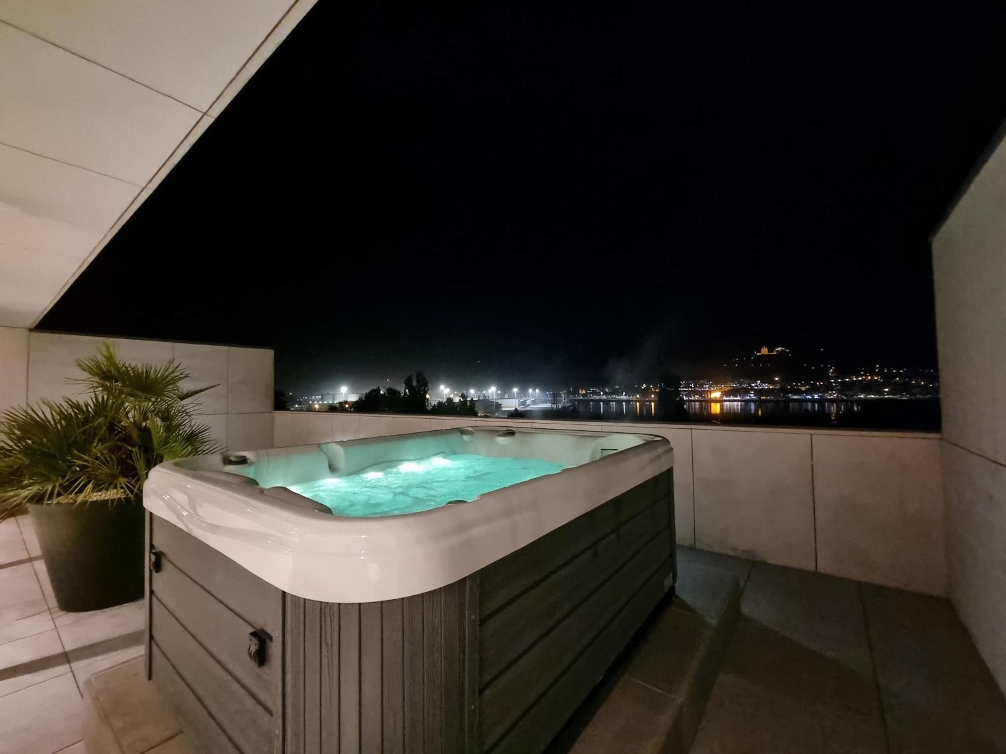 River Town View - Luxury Apartment With Jacuzzi On Terrace Viana do Castelo Exterior photo