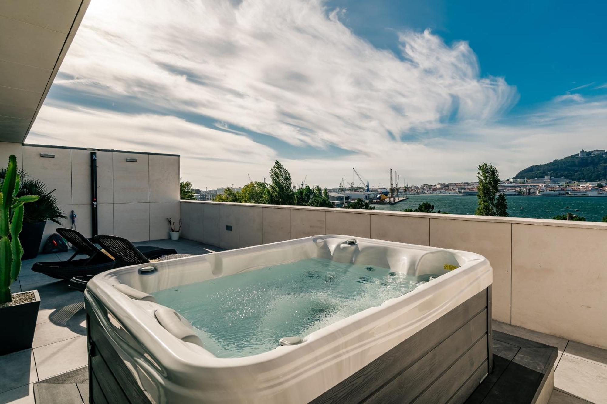 River Town View - Luxury Apartment With Jacuzzi On Terrace Viana do Castelo Exterior photo